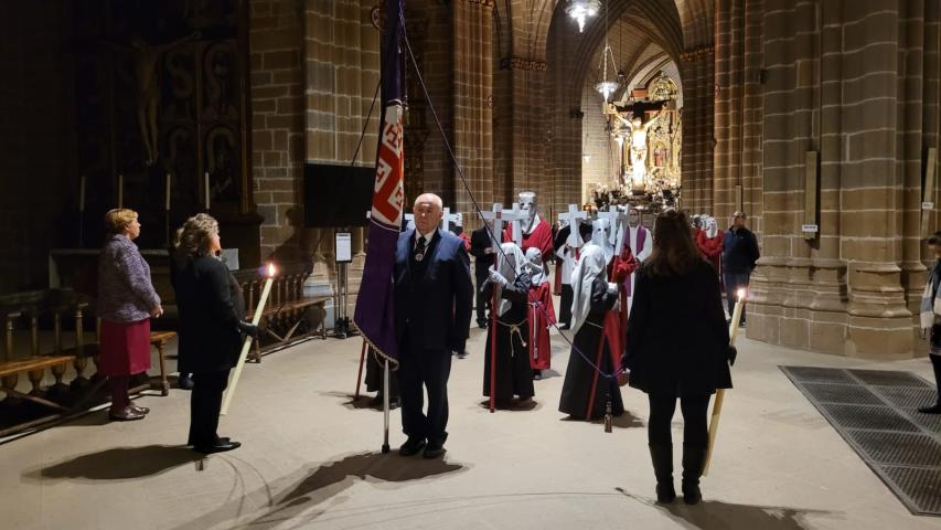III Viacrucis de Cuaresma de la Hermandad de la Pasión dedicado a Manos Unidas en la Catedral de Pamplona