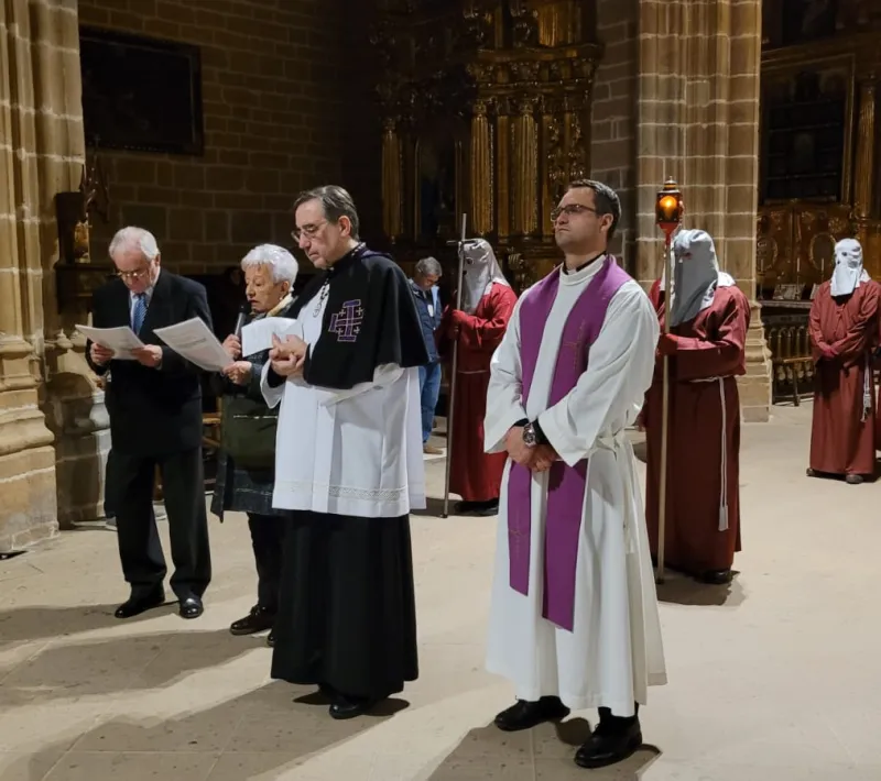 III Viacrucis de Cuaresma de la Hermandad de la Pasión dedicado a Manos Unidas en la Catedral de Pamplona