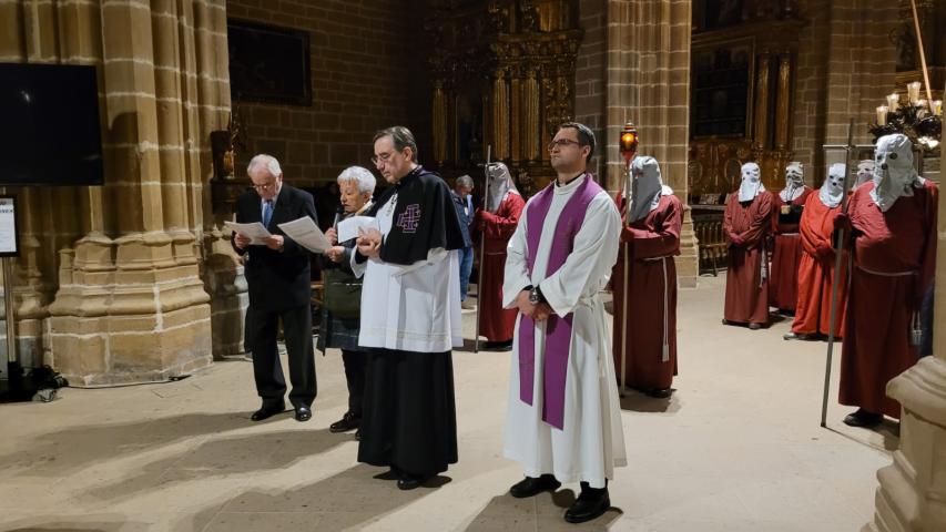 III Viacrucis de Cuaresma de la Hermandad de la Pasión dedicado a Manos Unidas en la Catedral de Pamplona