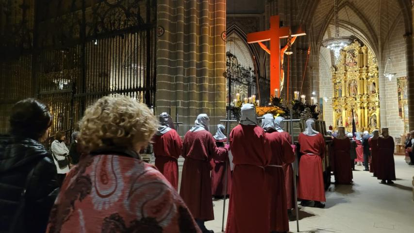 III Viacrucis de Cuaresma de la Hermandad de la Pasión dedicado a Manos Unidas en la Catedral de Pamplona