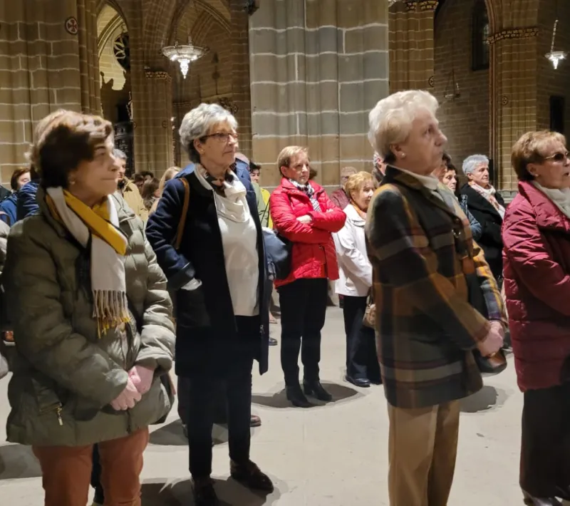 III Viacrucis de Cuaresma de la Hermandad de la Pasión dedicado a Manos Unidas en la Catedral de Pamplona