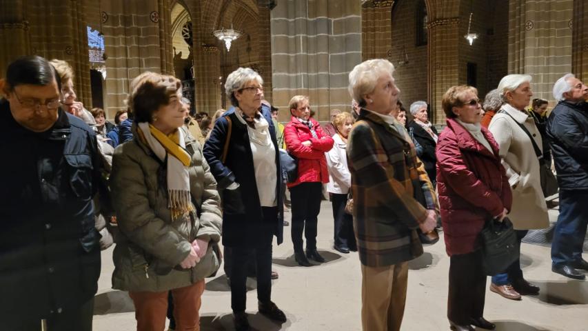 III Viacrucis de Cuaresma de la Hermandad de la Pasión dedicado a Manos Unidas en la Catedral de Pamplona