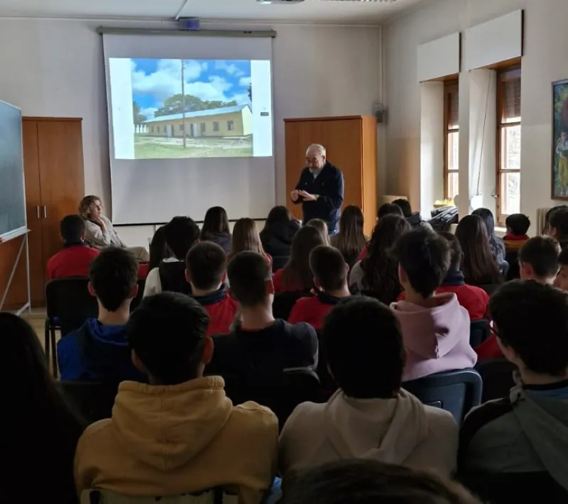 Carmelo Pérez-Aradros en el Colegio Regina Pacis