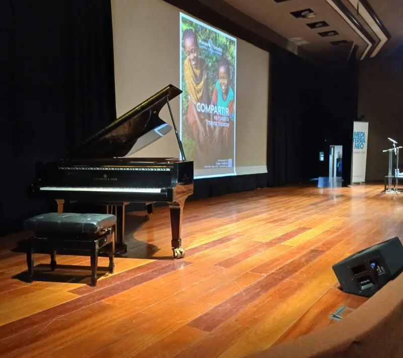 piano y cartel