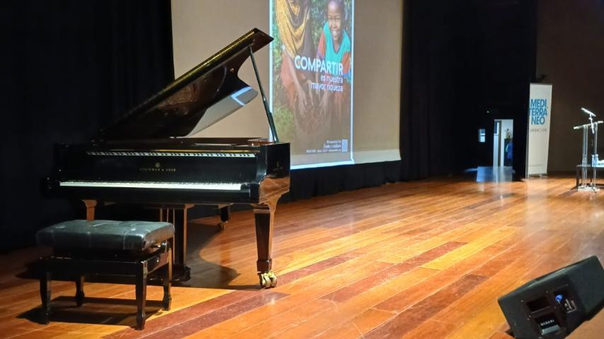 piano y cartel