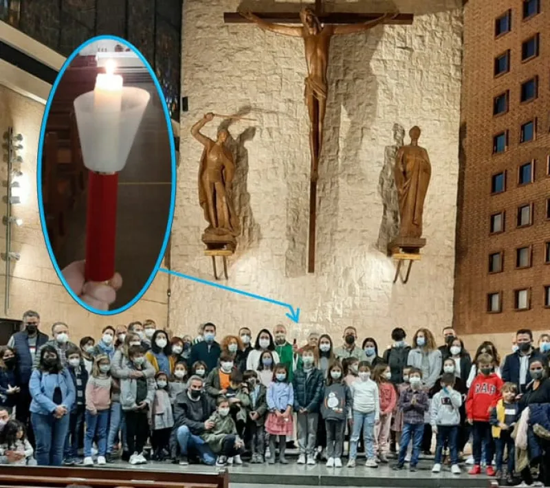 La Parroquia de San Bartolomé y San Miguel Arcangel se ha unido al sentimiento de solidaridad con los hermanos necesitados enciendo su vela.