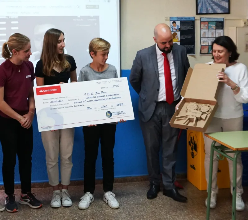 Entrega del primer premio del XIII Festival de Clipmetrajes al IES Son Pacs