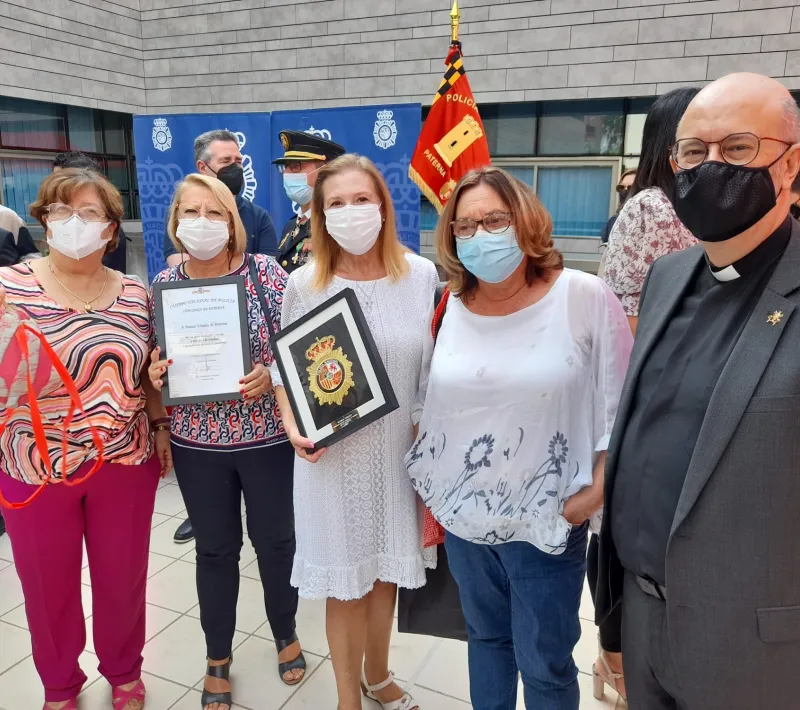La delegada comarcal, Fina Cuesta, acudió con el párroco D. Juan y tres compañeras.