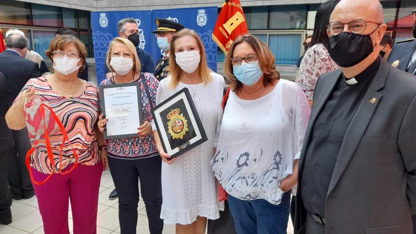 La delegada comarcal, Fina Cuesta, acudió con el párroco D. Juan y tres compañeras.