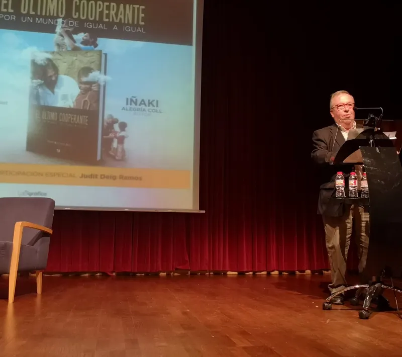 Joan Martí, de Mans Unides, durante su intervención