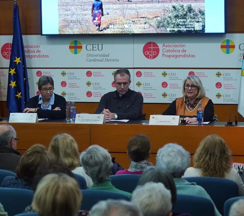 presentacion en el palacio de colomina. foto a. saiz avan