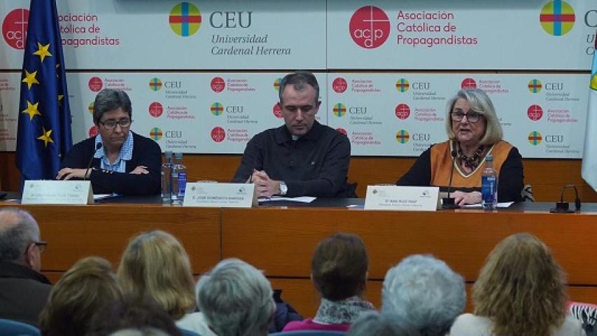 presentacion en el palacio de colomina. foto a. saiz avan