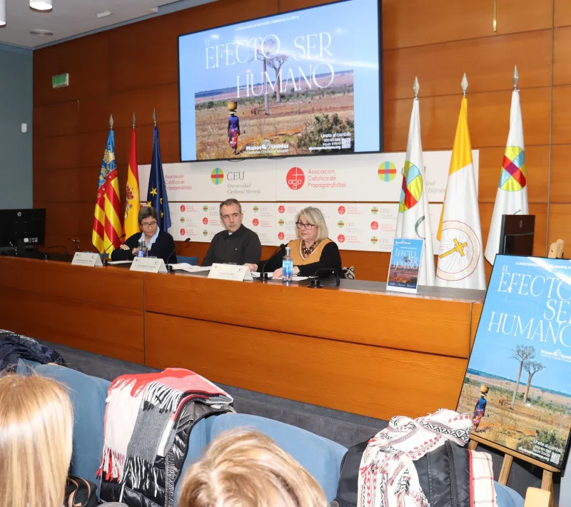 presentacion en el palacio de colomina 2