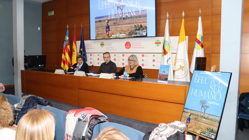 presentacion en el palacio de colomina 2