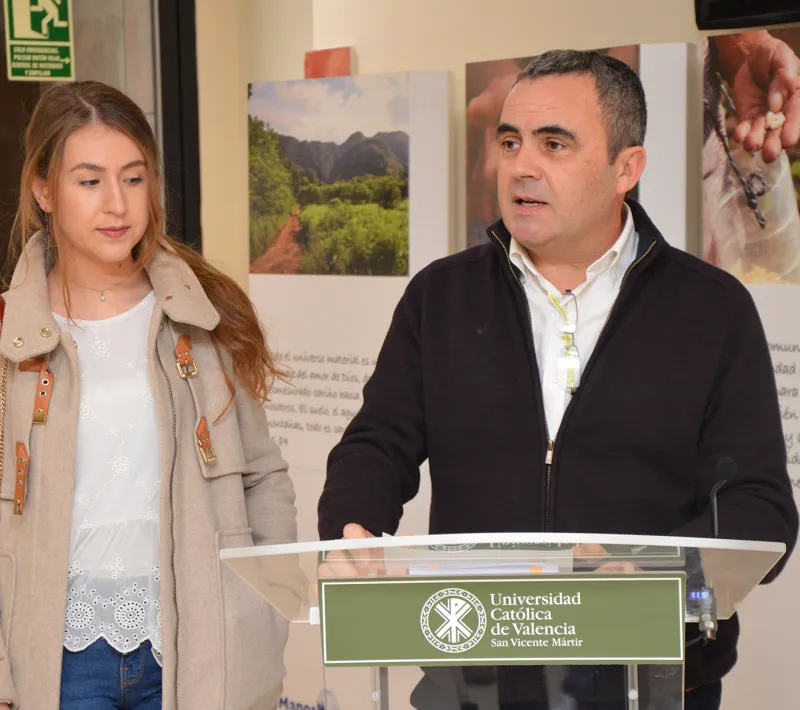 Fotografía: Exposición Manos Unidas en la UCV