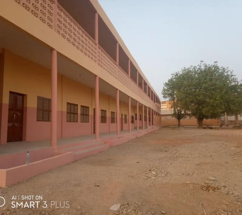 Exterior de las nuevas aulas de la escuela María Auxiliadora de Parakou (Benín)