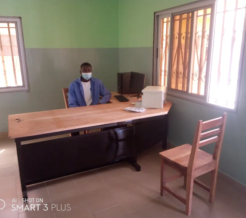 Interior del bloque de dirección de la escuela María Auxiliadora de Parakou (Benín)