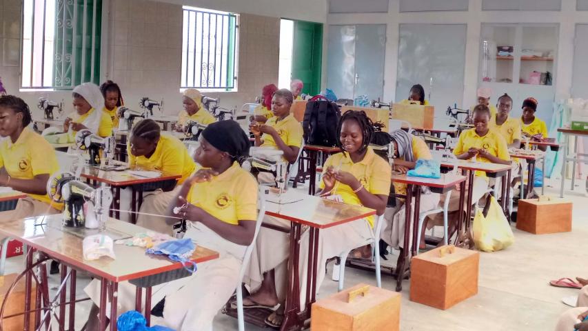 Alumnas del centro, en plena clase