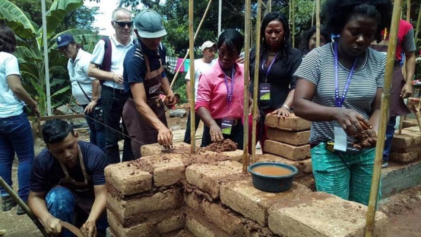 Proyecto de Manos Unidas en El Salvador 2018 .Construcción de Nuevas viviendas