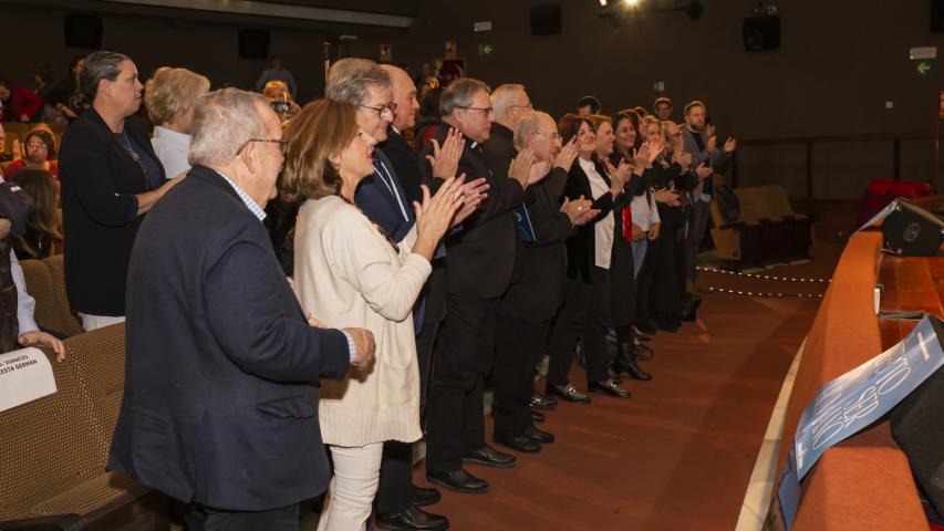 publico aplaudiendo