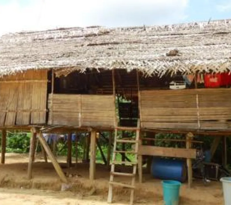 Puesto de salud en territorio indígena en el Valle del Javari, Brasil