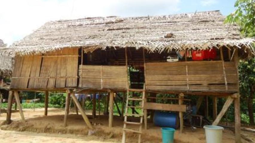 Puesto de salud en territorio indígena en el Valle del Javari, Brasil