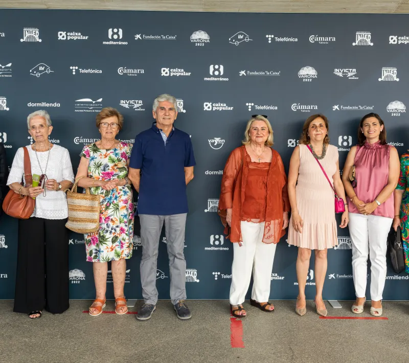 Manos Unidas Valencia antes de entrar al Palau de les Arts.
