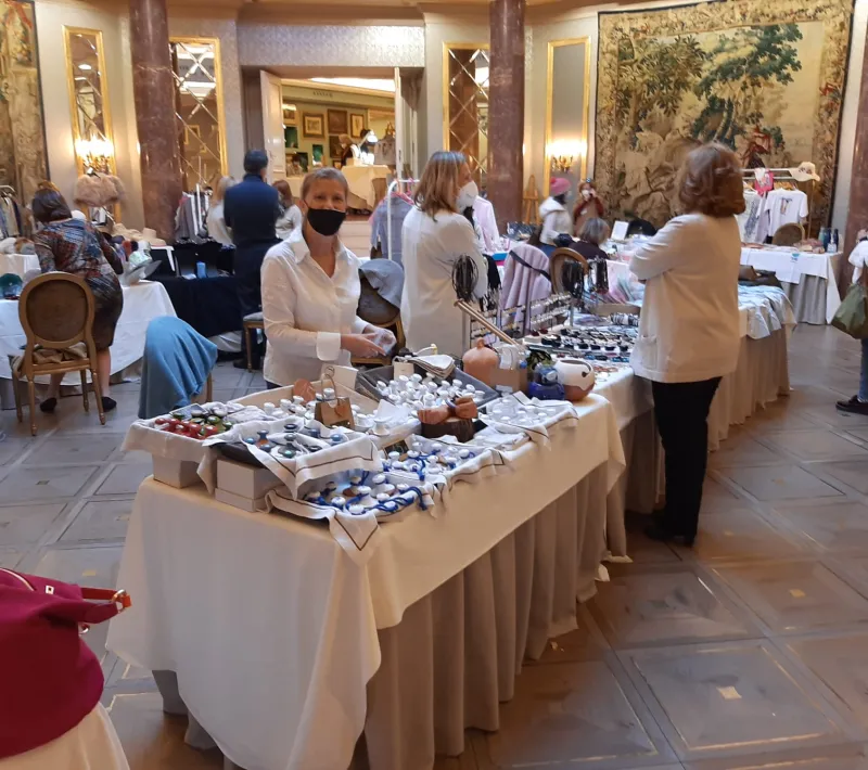 Rastrillo solidario en el hotel Wellington a favor de Manos Unidas