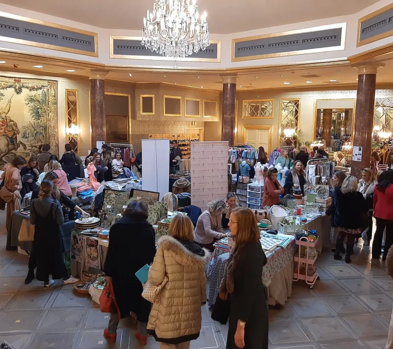 Rastrillo solidario en el hotel Wellington a favor de Manos Unidas en 2023