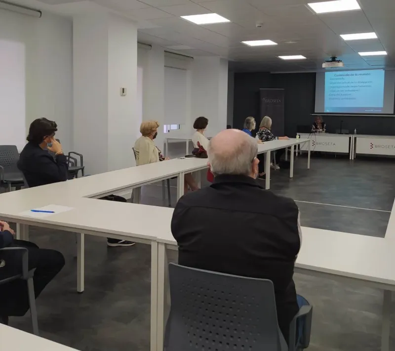 Reunión de voluntarios de Manos Unidas Valencia para hacer balance e impulsar nuestras próximas actividades.