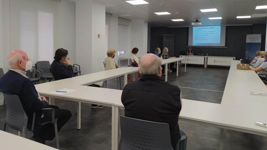 Reunión de voluntarios de Manos Unidas Valencia para hacer balance e impulsar nuestras próximas actividades.
