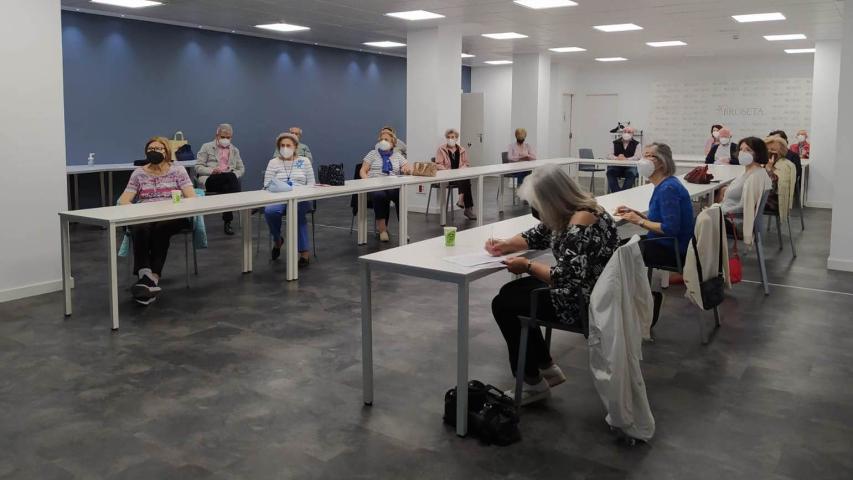 Reunión de voluntarios de Manos Unidas Valencia para hacer balance e impulsar nuestras próximas actividades.