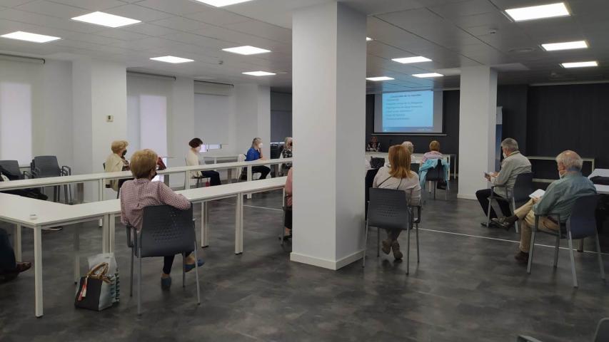 Reunión de voluntarios de Manos Unidas Valencia para hacer balance e impulsar nuestras próximas actividades.