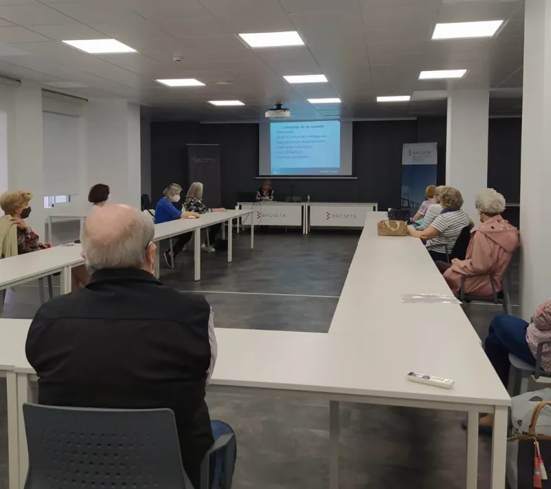 Reunión de voluntarios de Manos Unidas Valencia para hacer balance e impulsar nuestras próximas actividades.
