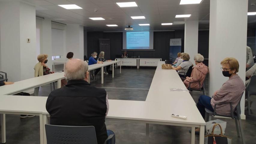 Reunión de voluntarios de Manos Unidas Valencia para hacer balance e impulsar nuestras próximas actividades.