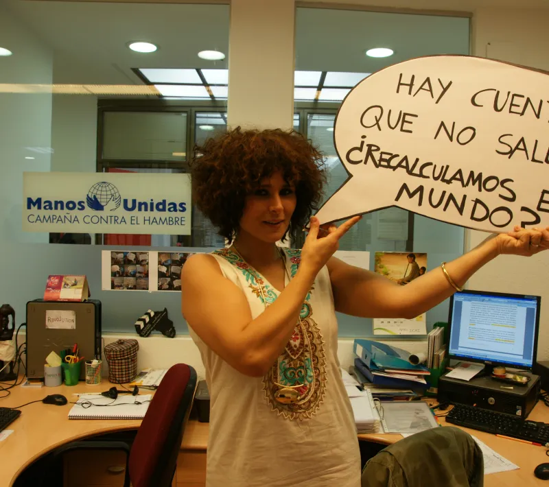 rosa lopez en su visita a manos unidas