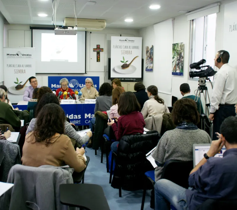 rueda de prensa amb c57 fotojaviermarmolmanosunidas