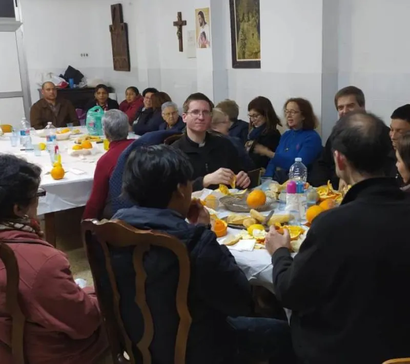 Cena del Hambre en la parroquia de San Dionisio y San Pancracio. Manos Unidas Valencia.