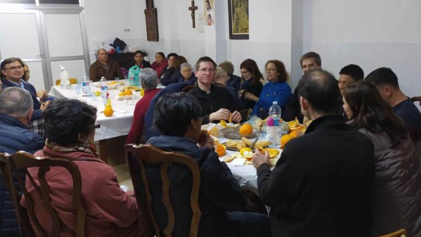 Cena del Hambre en la parroquia de San Dionisio y San Pancracio. Manos Unidas Valencia.