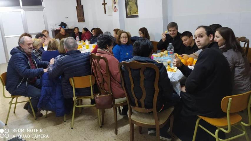 Cena del Hambre en la parroquia de San Dionisio y San Pancracio. Manos Unidas Valencia.