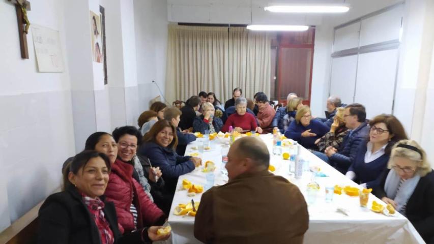 Cena del Hambre en la parroquia de San Dionisio y San Pancracio. Manos Unidas Valencia.