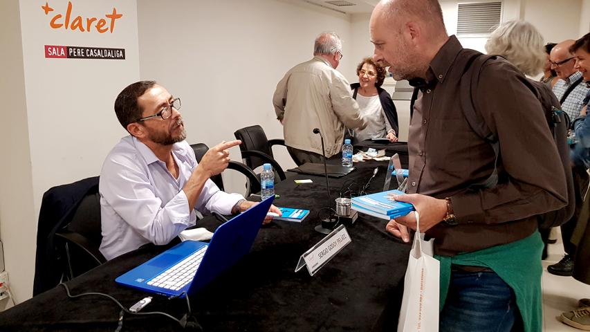 Los asistentes a la presentación tuvieron la oportunidad de charlar con el autor del libro