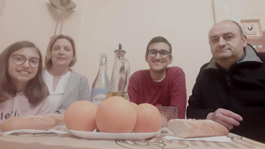 Las familias de Sollana mostraron su solidaridad participando en la Cena del Hambre de Sollana en favor de Manos Unidas Valencia.