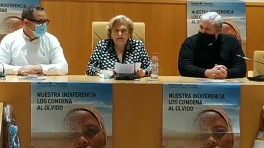 Isabel Mañas, delegada comarcal de Sedaví con el párroco de Nuestra Señora del Rosario, el padre César, y el alcalde, Josep Ferrán.