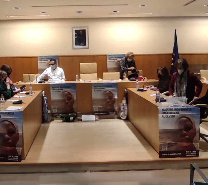 Voluntarias de Manos Unidas en Sedaví durante la lectura del comunicado.