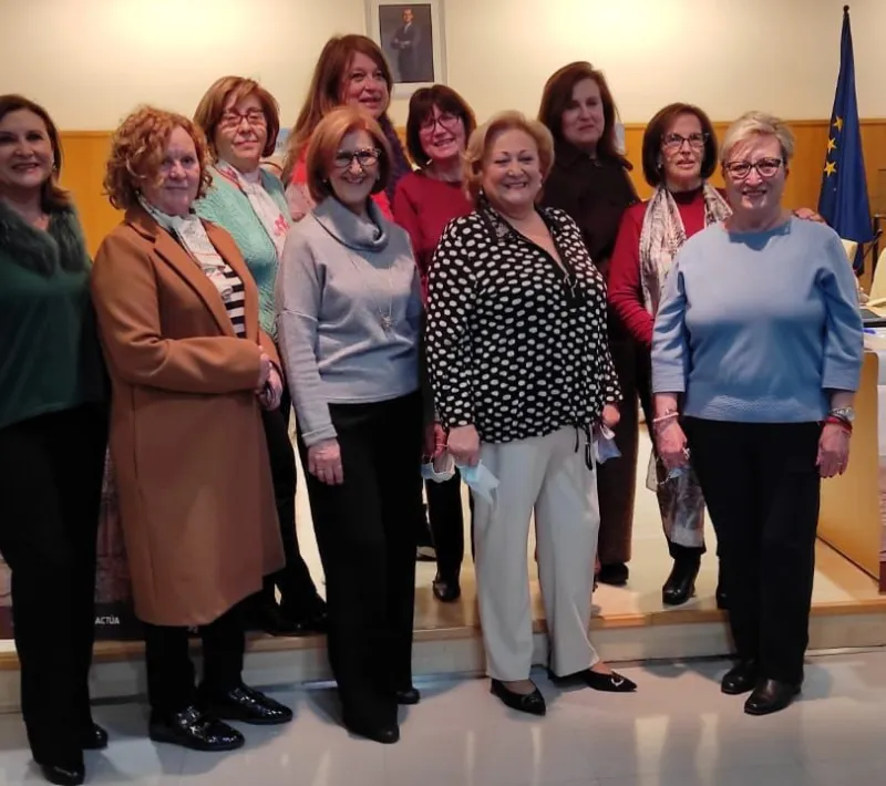 Voluntarias de Manos Unidas en Sedaví durante la lectura del comunicado.