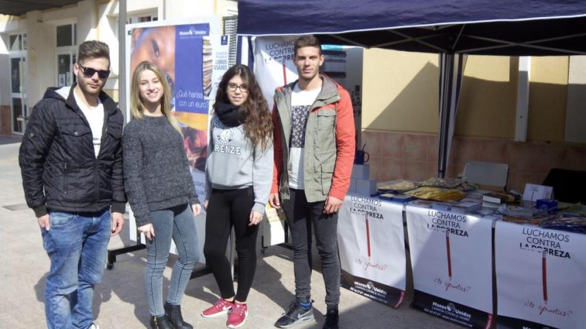 stand libros ucam manos unidas murcia 1
