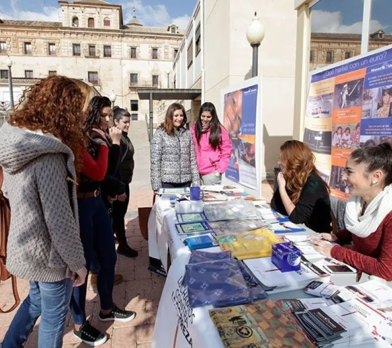 stand libros ucam manos unidas murcia 2