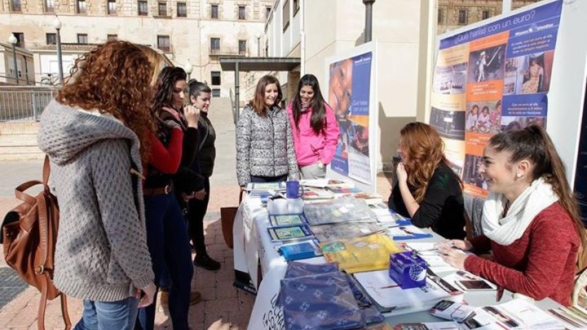 stand libros ucam manos unidas murcia 2