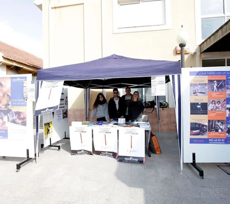 stand libros ucam manos unidas murcia 3 0